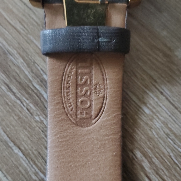 FOSSIL Watch - Picture 3 of 4